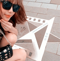 用心对待身边每一个人_可爱浪漫的美女QQ头像