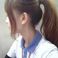 扎马尾的女生
