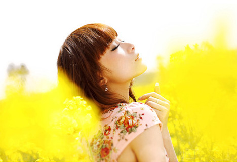冠冕堂皇的离开何必找理由_青春阳光的意境女生QQ空间图片