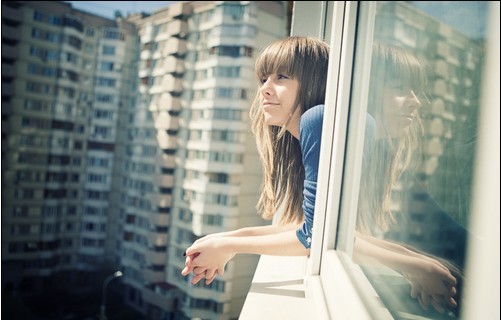 只是眼泪不再浮现_阳光意境的欧美风格女生QQ空间图片素材