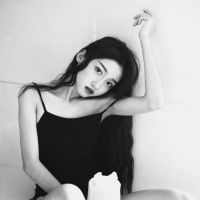 女人味十足的黑白微信个性头像 我怕爱的太早不能和你终老