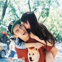 微信头像情侣一对两张双人搞怪 情到深处人孤独才明白爱是救赎