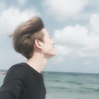 90后小清新微信男生头像 时间并没有治愈我