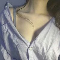 微信头像女生侧脸露锁骨上半身 性感女生锁骨侧面头像