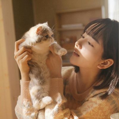 气质女生和可爱小动物头像 我就是喜欢动物的小仙女