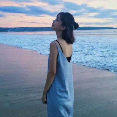 微信头像海边唯美背影女生图片 怠慢你的人就是不在意你的人