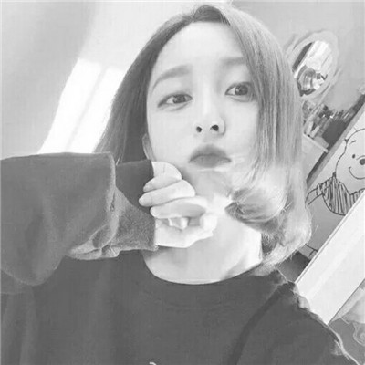 微信高冷孤独女生头像黑白高清 爱是积累来的不爱也是
