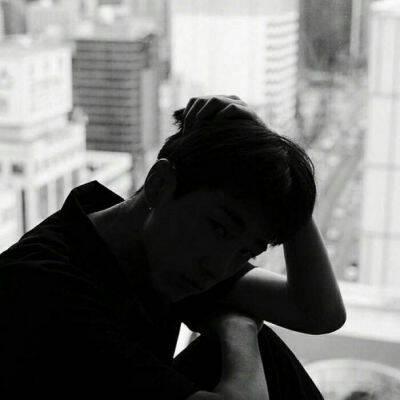 微信头像霸气够拽男生黑白 委曲求全的感情都该趁早了断