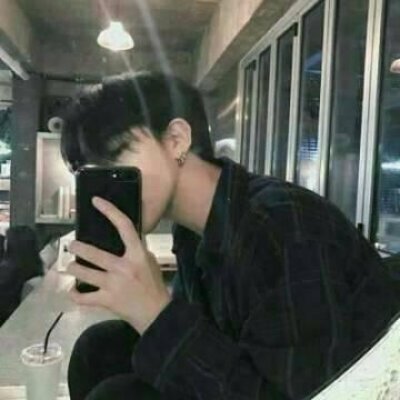手机控男生自拍头像霸气精选2022 你转身一瞬我萧条一世