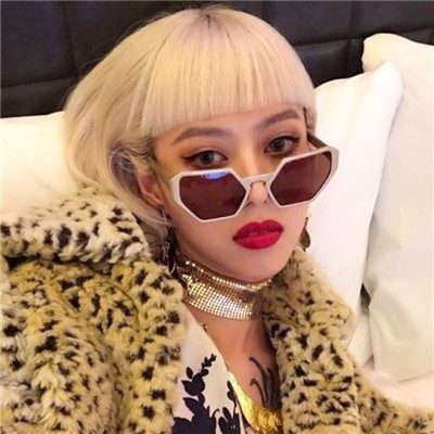 欧美霸气女生头像高清图片2022 孤独的人别熬夜越熬越苦