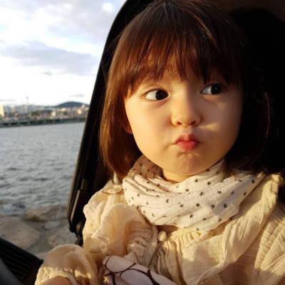 超可爱的小美女头像人小鬼大 你不努力没人会帮你