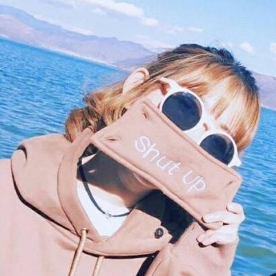 个性独特情侣微信头像两张一男一女 别把我的真心当玩笑讲出来