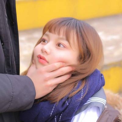简单好玩好看的情侣头像两张一男一女 不装逼我们还是朋友