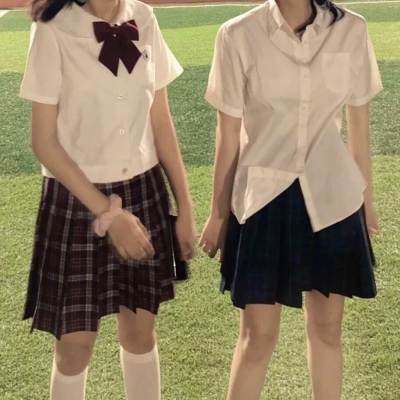 2023jk制服女生头像闺蜜两人一人一张 碎花裙和野花是我们对春天最美好的期望