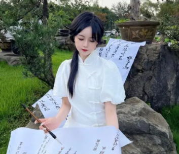 穿新中式发朋友圈的说说 穿中式的唯美句子 穿新中式发朋友圈的说说 穿中式的唯美句子