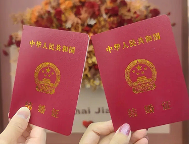 领证后的朋友圈文案 领证文案简单大气 领证后的朋友圈文案 领证文案简单大气