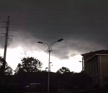 电闪雷鸣风雨交加的夜晚说说 雷雨交加的夜晚感慨说说 电闪雷鸣风雨交加的夜晚说说 雷雨交加的夜晚感慨说说