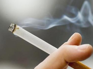 第一次学抽烟的心情说说 一个人孤独抽烟的说说 第一次学抽烟的心情说说 一个人孤独抽烟的说说