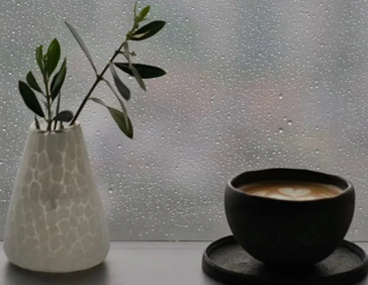 关于下雨天治愈可爱的文案 下雨天意境很美的简短文案 关于下雨天治愈可爱的文案 下雨天意境很美的简短文案